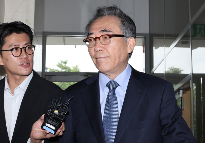 ▲ 조태열 전 외교부 장관이 24일 피의자 신분으로 조사를 받기 위해 순직해병 특검팀 사무실로 출석하고 있다. ⓒ연합뉴스