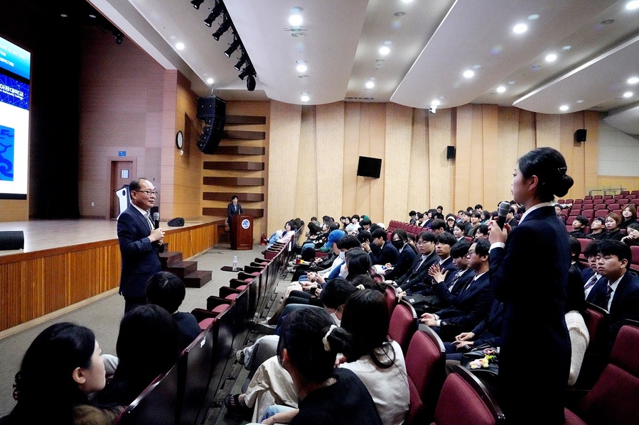 ▲ 영남이공대학교(총장 이재용)가 재학생과의 진솔한 소통을 위해 마련한 ‘총장 토크 콘서트(미팅위크)’가 지난 9월 8일부터 24일까지 열렸다.ⓒ영남이공대