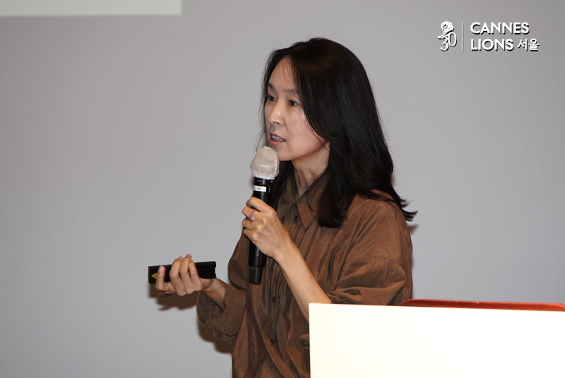 ▲ 김주미 현대자동차 상무가 24일 서울 종로구 광화문 씨네큐브에서 개막한 2025 칸라이언즈서울에서 '진짜 크리에이티브는 어디서 나오는가'를 주제로 강연하고 있다. ⓒ서성진 기자