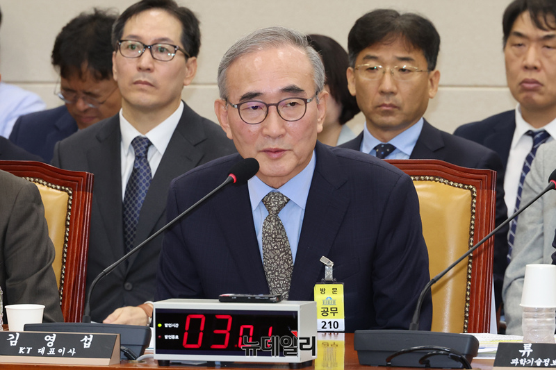 ▲ 김영섭 KT 대표이사가 24일 국회 과학기술정보방송통신위원회에서 열린 대규모 해킹사고 관련 청문회에 출석해 발언을 하고 있다. ⓒ이종현 기자