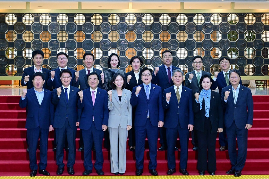 ▲ 우원식 국회의장이 주재한 이번 회의는 전국 시·도의회의장과 부의장 12명이 함께했으며 국회방송 유튜브를 통해 생중계됐다.ⓒ경북도의회