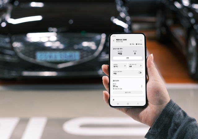 ▲ 삼성 스마트싱스로 커넥티드 카 서비스를 이용하는 모습. ⓒ현대차·기아