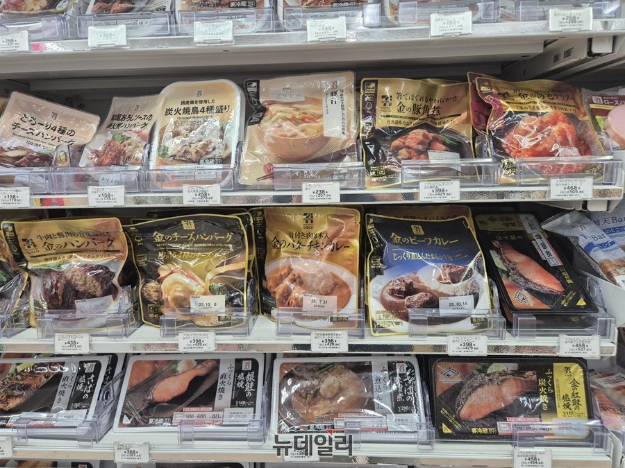 ▲ 세븐일레븐은 PB를 가격대·종류별로 세분화해 한 눈에 볼 수 있도록 구분했다.ⓒ조현우 기자