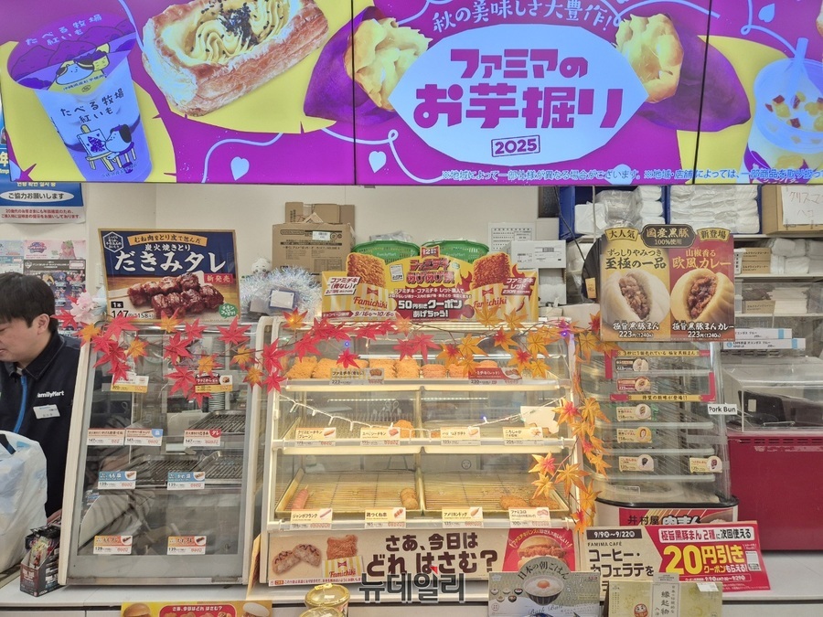 ▲ 주요 편의점들은 매장에 따라 크기 차이는 있지만 대부분 튀김·어묵류를 계산대 옆에서 판매하고 있었다.ⓒ조현우 기자