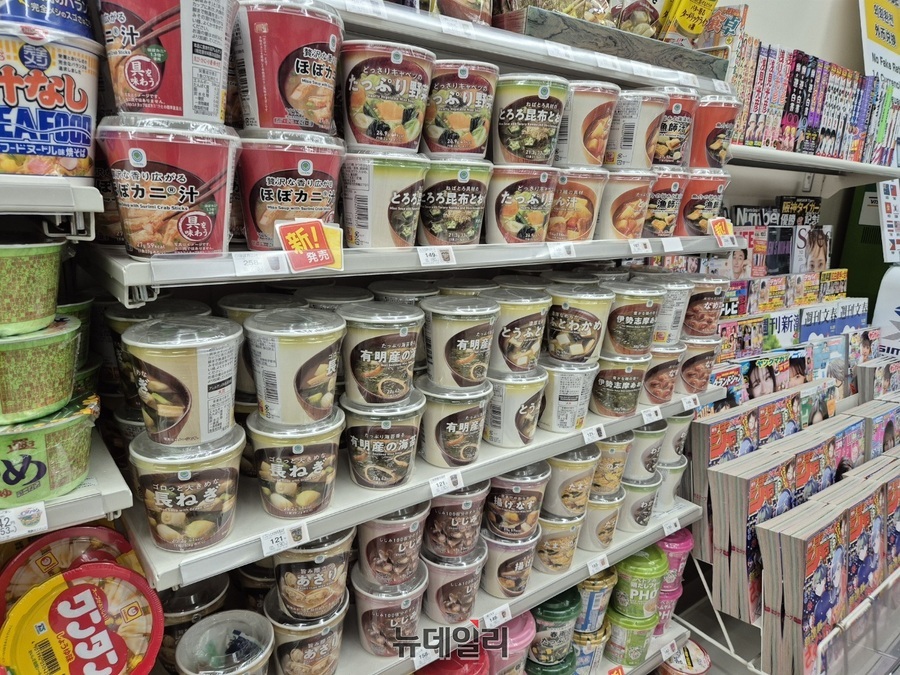 ▲ 패밀리마트 역시 PB 제품이 주력이다. 재구매 상위 3개 제품이 모두 PB 제품이다.ⓒ조현우 기자