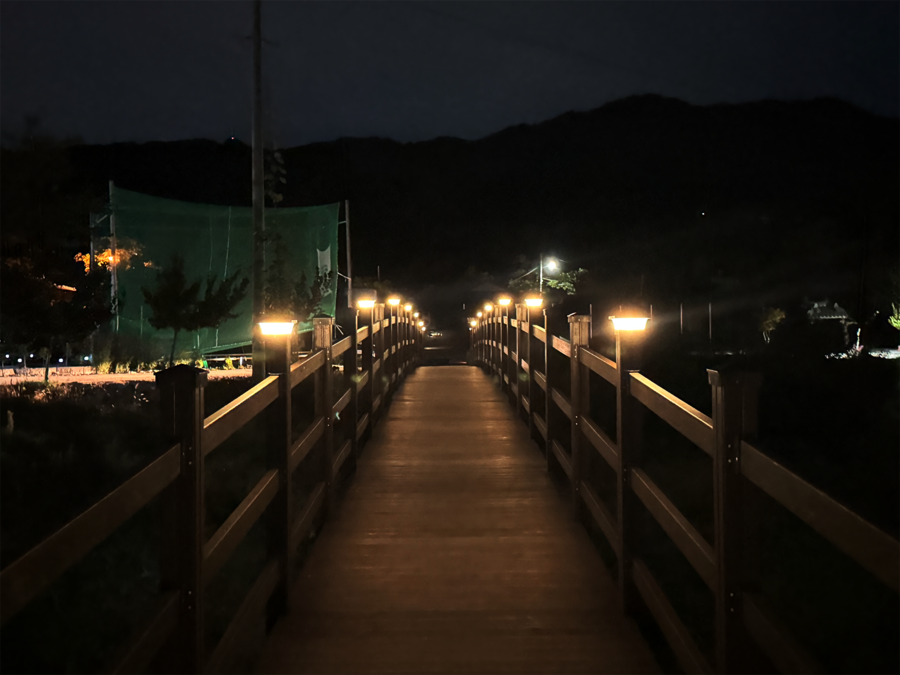 ▲ 경관조명이 설치된 청상저수지 야간전경ⓒ