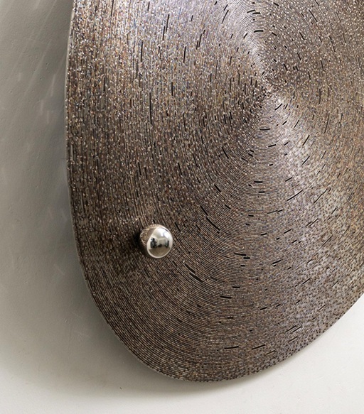 ▲ Contact-내 마음의 전파 망원경(detail), 130x135x25(D)cm, 스테인리스, 2025.ⓒ세종대