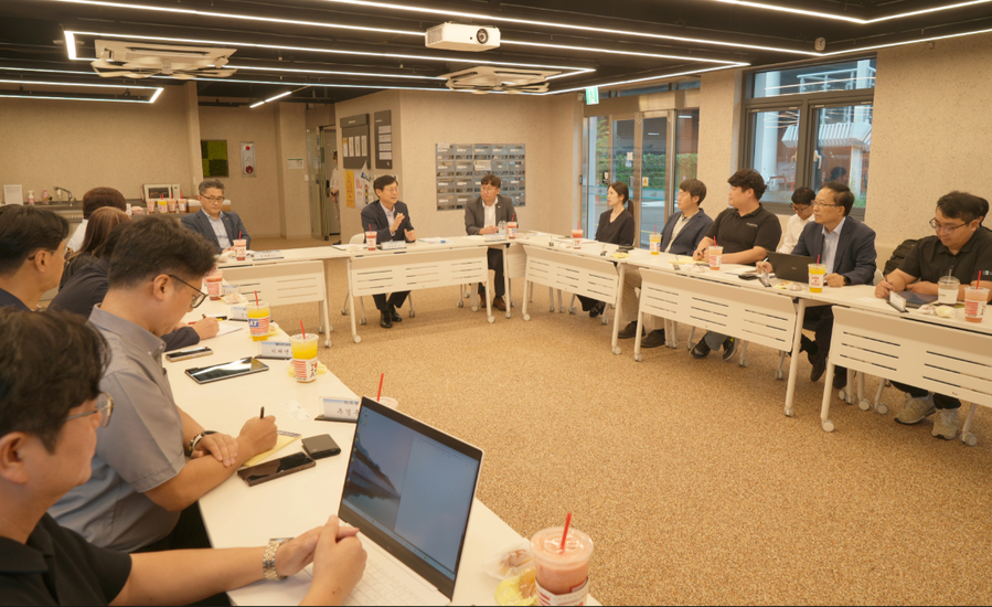 ▲ 25일 송상근 BPA 사장 주재로 열린 해운항만 창업지원 플랫폼 입주기업 현장 간담회.ⓒ부산항만공사