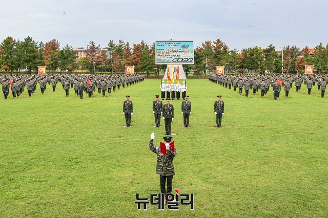 ▲ 해병대 교육훈련단은 25일 행사연병장에서 신병 1321기 1084명의 수료식을 거행했다.ⓒ뉴데일리