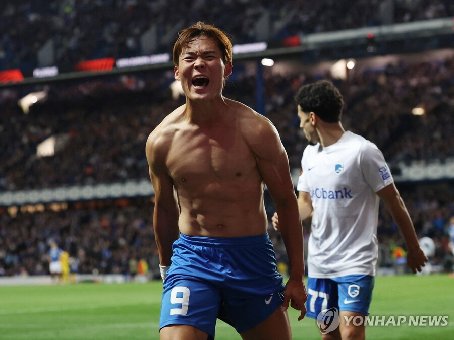 ▲ 헹크의 오현규가 페널티킥을 실축한 뒤 팀 승리를 이끄는 결승골을 터뜨렸다.ⓒ연합뉴스 제공