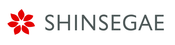 ▲ 정용진 신세계그룹 회장(왼쪽)과 정유경 ㈜신세계 회장.