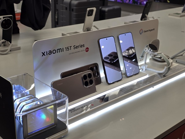 ▲ 광진구 구의역 인근 '샤오미 스토어 NC이스트폴점'에 전시된 샤오미 15T프로 제품.ⓒ이가영 기자