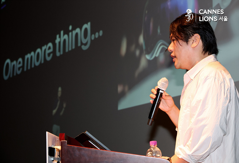▲ 26일 서울 광화문 시네큐브에서 열린 '칸 라이언즈 서울 2025' 행사에서 발표하는 이승준 AMAZE 대표. ⓒ정상윤 기자