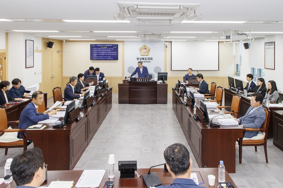 ▲ 경북도의회 문화환경위원회(위원장 이동업)는 9월 24일 제1차 문화환경위원회에서 조례안 6건, 동의안 5건에 대해 심사·의결하고, 2025년도 행정사무감사 계획안을 채택했다.ⓒ경북도의회