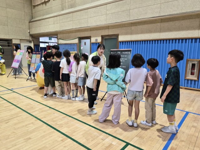 ▲ 어울초 학교폭력예방 캠페인ⓒ안성시청소년상담복지센터 제공
