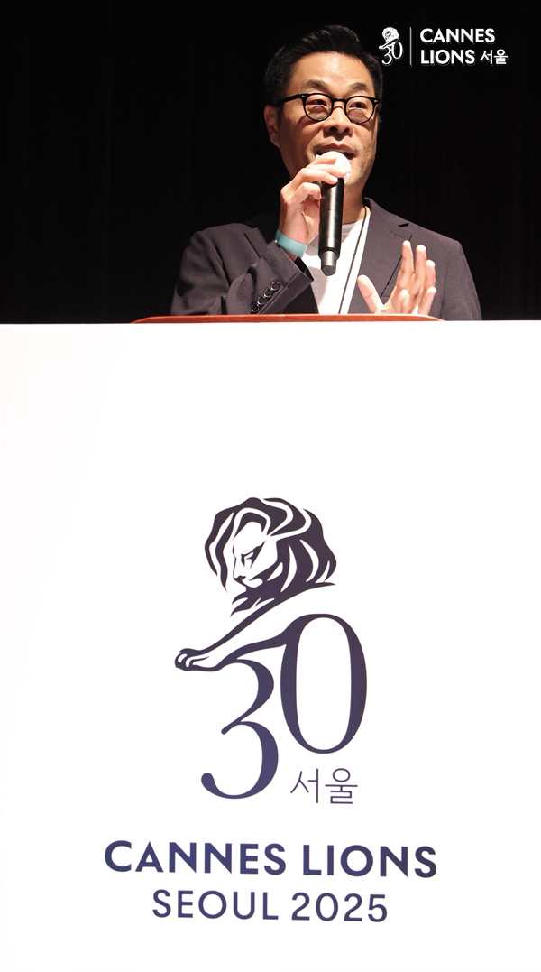 ▲ 권용규 배달의민족 파트너성장센터 담당 상무가 '배달의민족이 만들어가는 Digital Hospitality'를 주제로 발표 중이다. ⓒ정상윤 기자