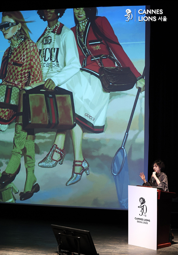 ▲ 김아영 이노션 팀장이 26일 서울 종로구 광화문 씨네큐브에서 진행된 '칸라이언즈 서울 2025'에서 'The New Luxury Playbook'라는 주제로 강연하고 있다.ⓒ정상윤 기자