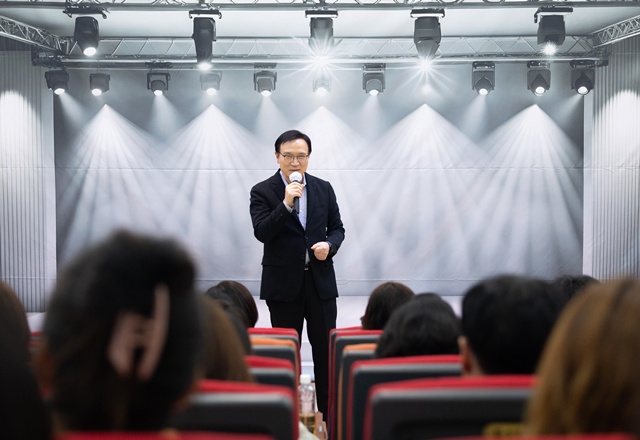 ▲ 임태희 경기도교육감이 지난 25일 구리 갈매초등학교에서 열린 '교육적 해결을 위한 화해중재 이해 학부모 연수'에 참석해 인사말을 하고 있다. ⓒ경기도교육청 제공