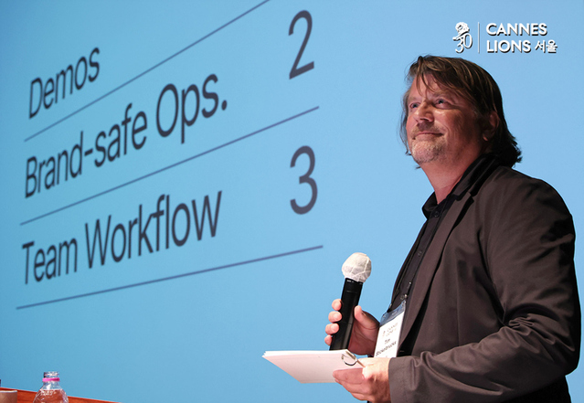 ▲ 팀 슈티겔브룩스(Tim Stickelbrucks) Flux AI 대표와 강지현(서비스플랜코리아) Flux AI Asia 대표가 26일 서울 종로구 광화문 씨네큐브에서 열린 '2025 칸 라이언즈 서울'에서 'Creativity Without Limits: Craisee, the AI Playground for All'를 주제로 강연하고 있다.ⓒ정상윤 기자