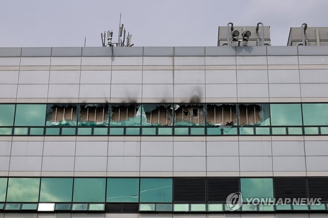 ▲ 27일 대전 유성구 국가정보자원관리원 전산실 창문이 화재로 깨져 있다. 250927 ⓒ연합뉴스