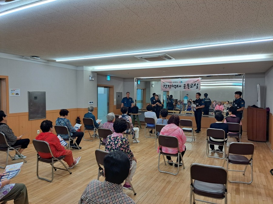 ▲ 추석 앞두고 영세민 거주 복지관 찾아 보이스피싱 예방교육ⓒ광주광산경찰서 제공