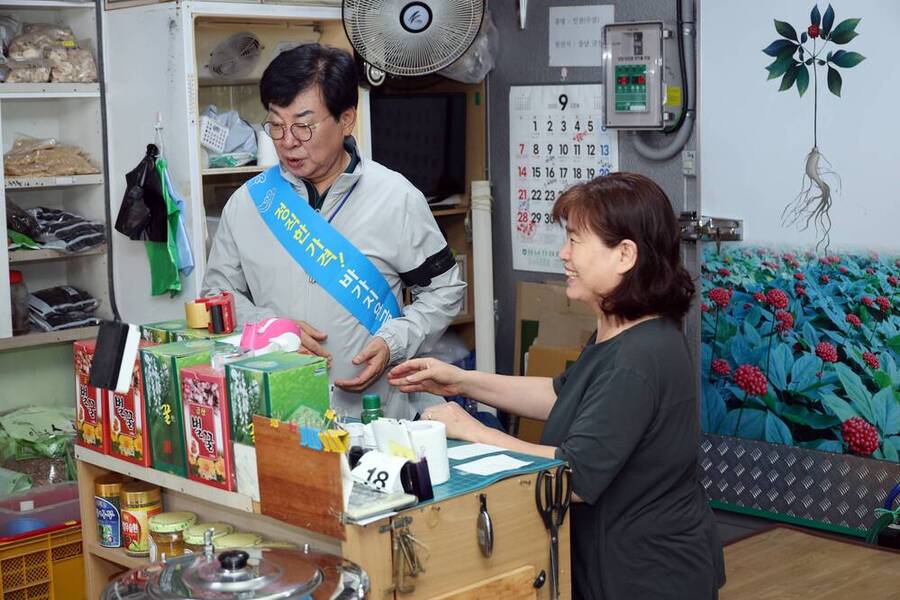 ▲ 토요시장장보기ⓒ장흥군 제공