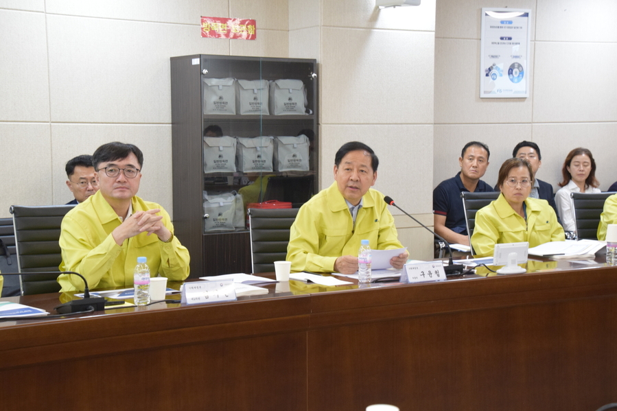 ▲ 구윤철(가운데) 부총리 겸 기획재정부 장관이 27일 서울 중구 한국재정정보원 대회의실에서 중앙사고수습본부 회의를 주재하고 있다. ⓒ기획재정부