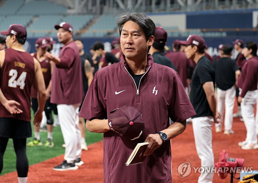 ▲ 올 시즌 후반기부터 프로야구 키움 히어로즈를 이끈 설종진 감독 대행이 대행 꼬리표를 떼고 정식으로 지휘봉을 잡았다.ⓒ연합뉴스 제공