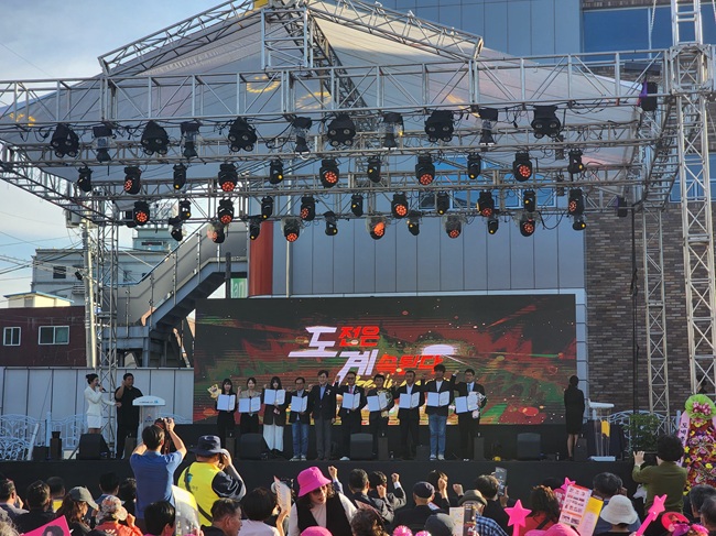 ▲ 강원특별자치도(도지사 김진태)가 지난 26일 삼척 도계광업소 일원에서 '도전은 계속된다. Begin Again' 기념식을 개최했다. 행사에는 김광래 강원특별자치도 경제부지사, 박상수 삼척시장, 이원주 산업통상자원부 에너지정책실장, 이철규 국회의원을 비롯한 도·시의원과 지역주민 1000여 명이 참석했다. ⓒ강원특별자치도