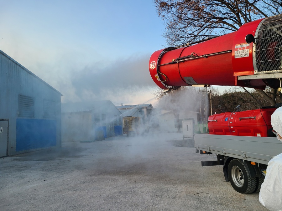 ▲ 영천시는 10월부터 내년 2월까지를 가축전염병 특별방역대책기간으로 정하고, 어느 때보다 강화된 방역 활동에 돌입한다.ⓒ영천시