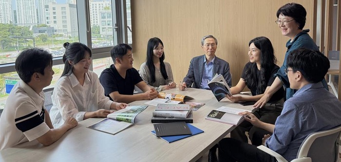 ▲ 목요박물관산책이 최근 행복도시 국립박물관단지를 세계적 명소로 조성하기 위한 연구·학습회의를 하고 있다.ⓒ행복청