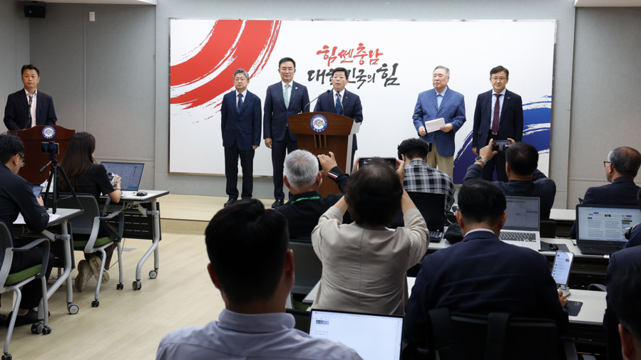 ▲ 박정주 충남도 행정부지사가 29일 오전 충남도청 프레스센터에서 기자회견을 하고 있다.ⓒ충남도