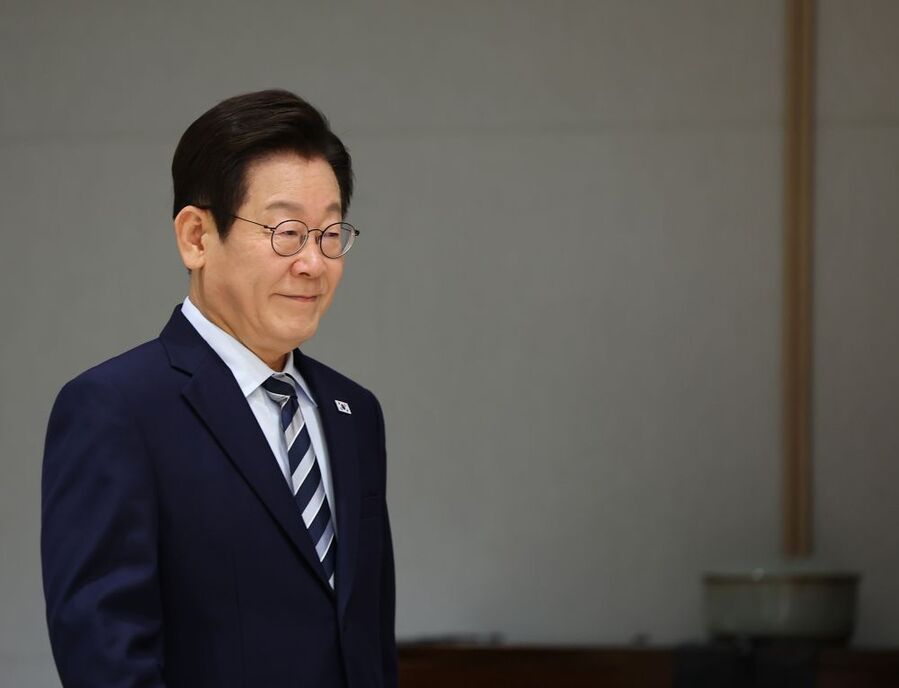 ▲ 이재명 대통령이 29일 서울 용산 대통령실 청사에서 열린 주한대사 신임장 제정식에 입장하고 있다. ⓒ뉴시스