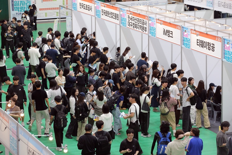 ▲ 계명대는 지난 24일 30개 공공기관과 기업이 참여한 2025 청년이음 일자리정보 박람회를 열었다.ⓒ계명대
