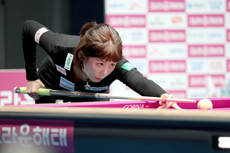 ▲ 당구 여제 김가영과 캄보디아 특급 스롱이 나란히 32강에 진출했다.ⓒPBA 제공