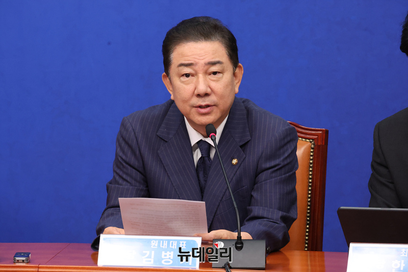 ▲ 김병기 더불어민주당 원내대표가 지난 24일 오전 국회에서 열린 최고위원회의에서 모두발언을 하고 있다.ⓒ이종현 기자