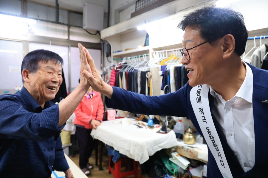 ▲ 김대권 수성구청장은  “주민들께서도 정부 혜택을 적극 활용해 경제적 부담을 덜고, 추석맞이 장보기는 전통시장 이용을 부탁드린다”고 말했다.ⓒ수성구