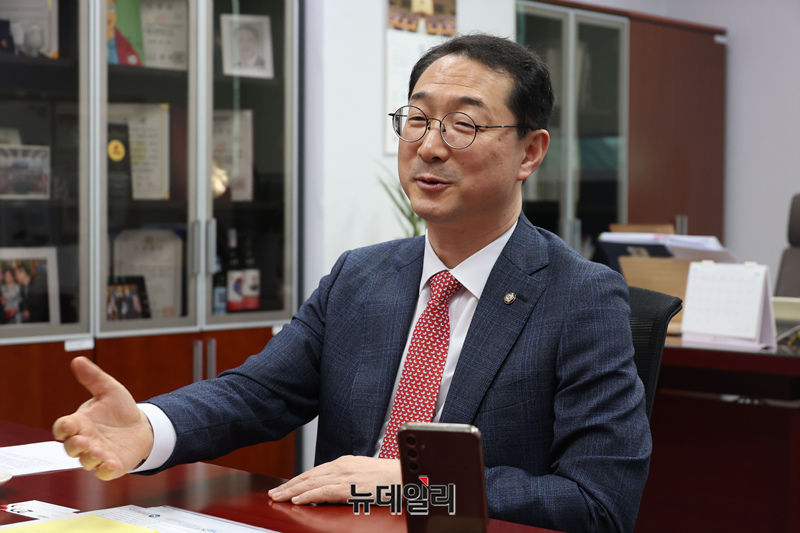 ▲ 김건 국민의힘 의원이 30일 국회 의원회관에서 뉴데일리와 인터뷰를 진행하고 있다. ⓒ이종현 기자