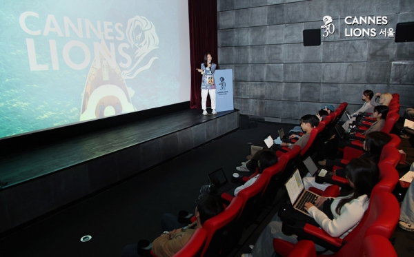 ▲ 차수연 틱톡 크리에이티브 리드가 'Young Lions, Big Career: 칸 라이언즈가 바꾼 나의 커리어 이야기'를 주제로 강연하고 있다. ⓒ정상윤 기자