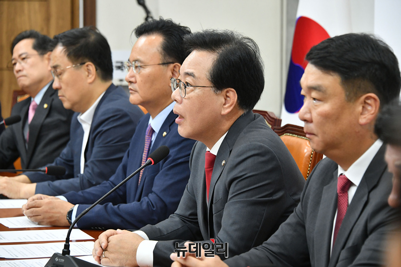 ▲ 송언석 국민의힘 원내대표가 30일 오전 국회에서 열린 원내대책회의에 참석해 모두발언을 하고 있다. ⓒ이종현 기자