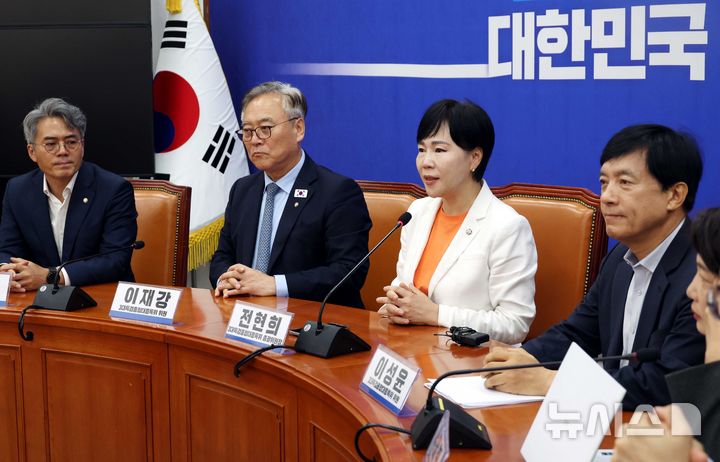 ▲ 전현희 더불어민주당 3대특검 종합대응특위 총괄위원장이 1일 오전 서울 여의도 국회에서 열린 회의에서 발언을 하고 있다. ⓒ뉴시스