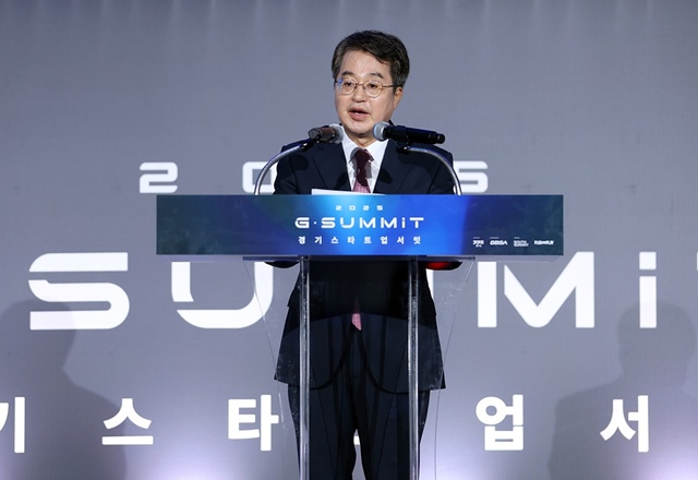 ▲ 김동연 경기도지사가 1일 수원컨벤션센터에서 열린 '2025 경기 스타트업 서밋' 개막식에 참석해 개회사를 하고 있다. ⓒ경기도 제공