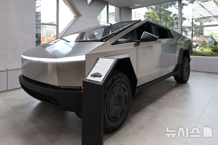 ▲ 한국 테슬라 스토어에 전시된 사이버트럭ⓒ뉴시스