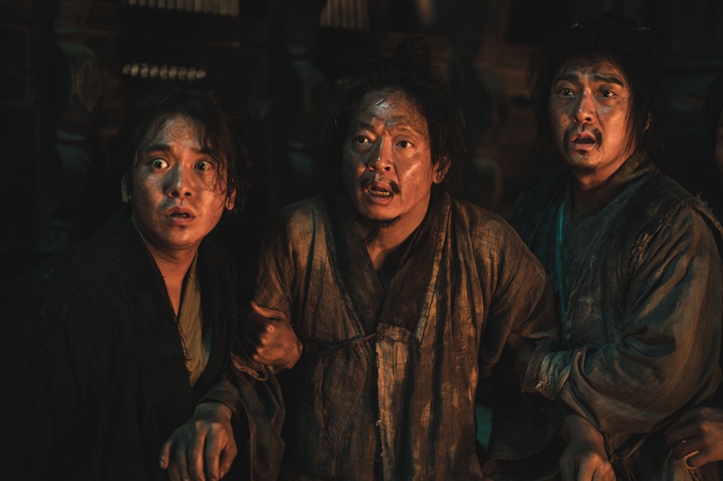 [<b>탁류</b>] <b>로운</b>, 피 토하며 쓰러졌다 … 박지환 구하기 위해 호랑이굴로 들...