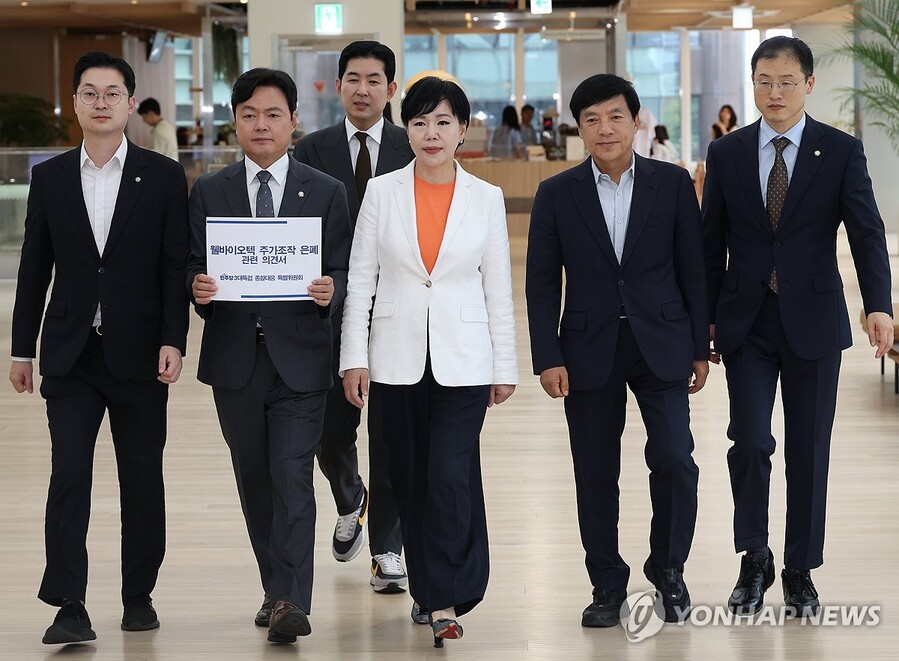 ▲ 더불어민주당 3대 특검 대응특위 전현희 위원장 등이 1일 종로구 광화문KT 빌딩에 마련된 김건희 특검 사무실을 방문하고 있다. ⓒ연합뉴스