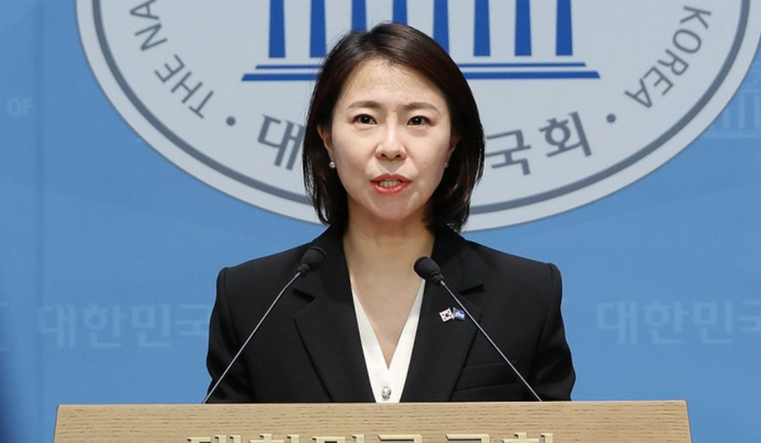 ▲ 김한나 더불어민주당 서울시당 윤리심판위원이 2일 국회 소통관에서 '종교단체 경선 동원' 의혹에 대한 진상조사 결과를 발표하고 있다.ⓒ연합뉴스