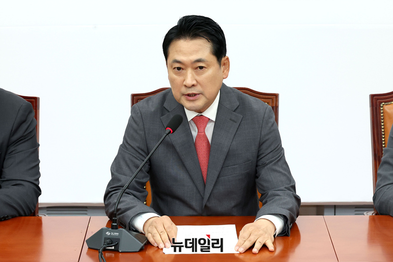 ▲ 장동혁 국민의힘 대표가 2일 오후 국회에서 현안 관련 기자간담회를 하고 있다. ⓒ이종현 기자