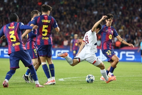 ▲ PSG의 이강인의 팀 내 입지가 갈수록 줄어들고 있다. 젊은 유망주들에게 주전 경쟁에서 밀리는 형국이다.ⓒ연합뉴스 제공