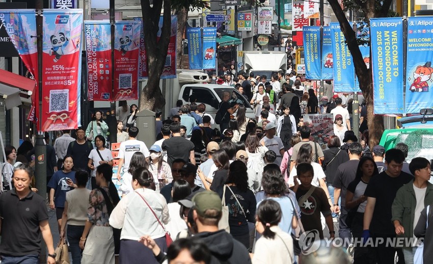 ▲ 추석 연휴를 하루 앞둔 2일 서울 명동 거리.ⓒ연합뉴스
