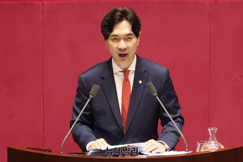 ▲ 박성훈 국민의힘 의원이 9월 29일 오후 국회 본회의에서 국회 증언·감정 등에 관한 법률 일부개정법률안(대안)'에 대한 반대 무제한 토론(필리버스터)을 하고 있다. ⓒ이종현 기자